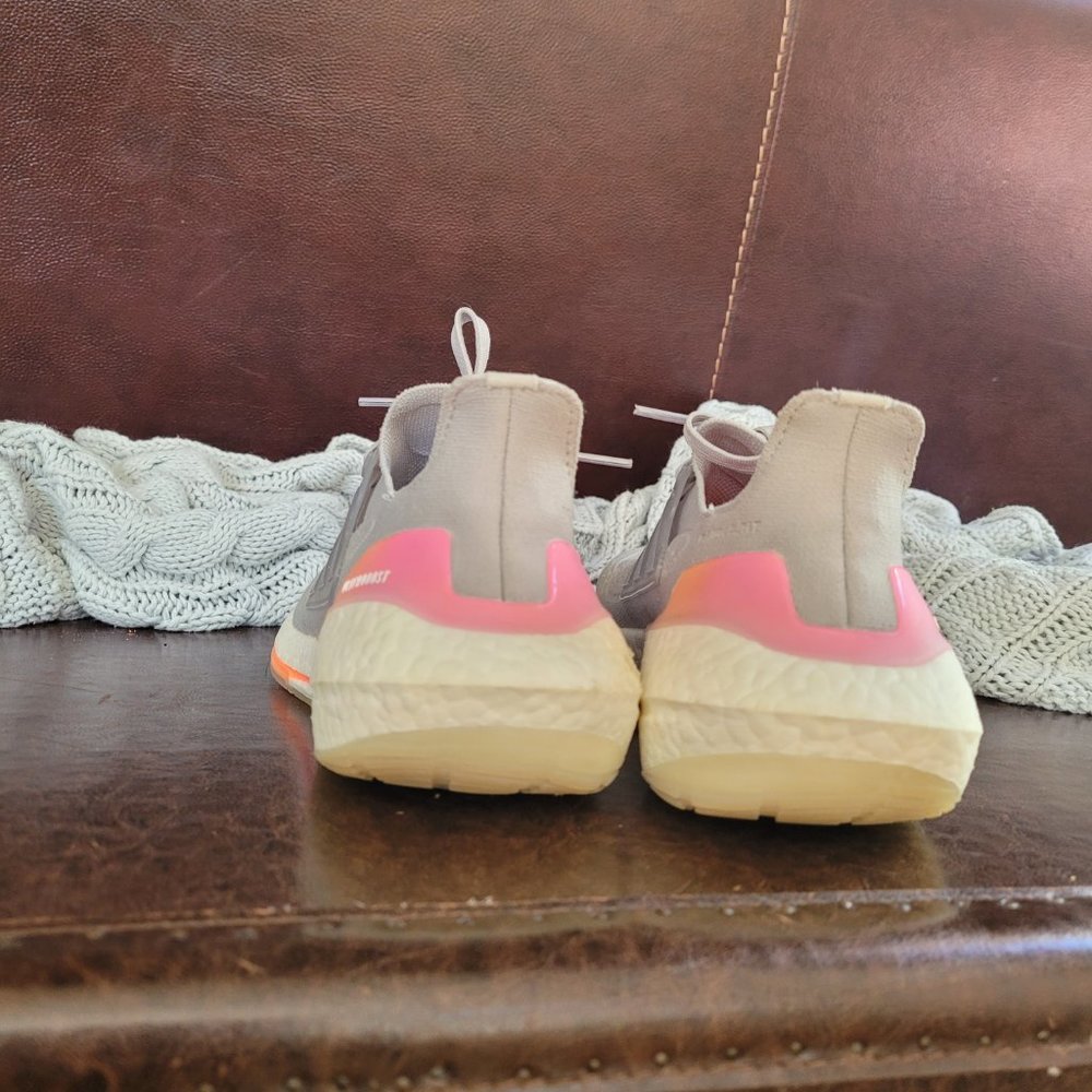 Adidas Ultraboost 21 - Picture 2 of 4